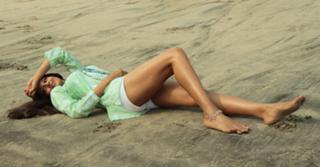 Bipasha Basu feet photo thumbnail