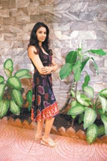 Bipasha Basu feet photo thumbnail