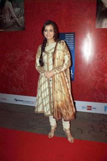 Dia Mirza feet photo thumbnail