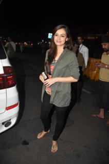Dia Mirza feet photo thumbnail