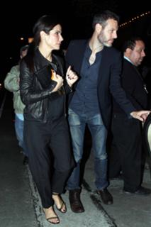 Sandra Bullock feet photo thumbnail