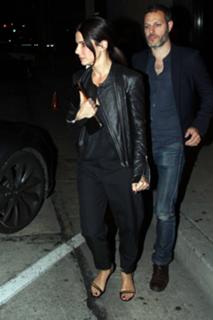 Sandra Bullock feet photo thumbnail