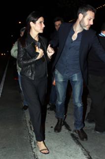 Sandra Bullock feet photo thumbnail