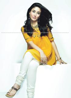 Kareena Kapoor feet photo thumbnail