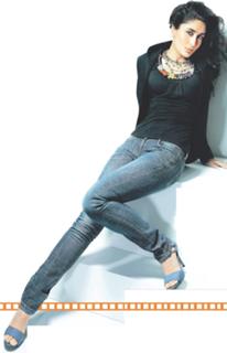 Kareena Kapoor feet photo thumbnail