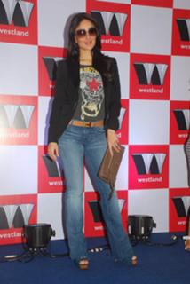 Kareena Kapoor feet photo thumbnail