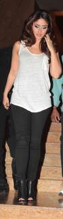 Kareena Kapoor feet photo thumbnail