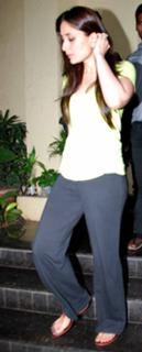 Kareena Kapoor feet photo thumbnail