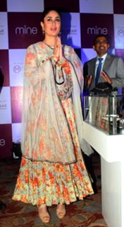 Kareena Kapoor feet photo thumbnail