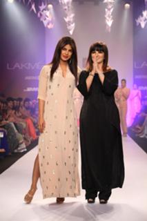 Priyanka Chopra Jonas feet photo thumbnail