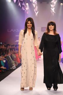 Priyanka Chopra Jonas feet photo thumbnail