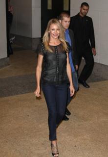 Cameron Diaz feet photo thumbnail