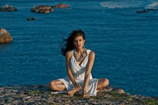 Jacqueline Fernandez feet photo thumbnail