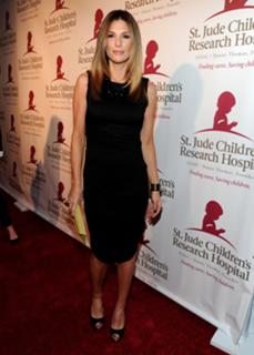 Daisy Fuentes feet photo thumbnail