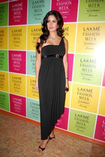 Katrina Kaif feet photo thumbnail