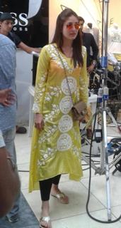 Kareena Kapoor feet photo thumbnail