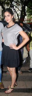 Katrina Kaif feet photo thumbnail