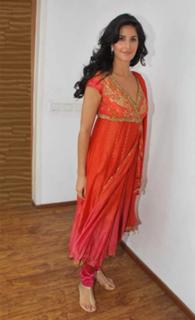 Katrina Kaif feet photo thumbnail
