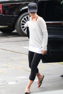 Sandra Bullock feet photo thumbnail