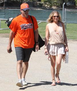 LeAnn Rimes feet photo thumbnail