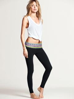 Martha Hunt feet photo thumbnail
