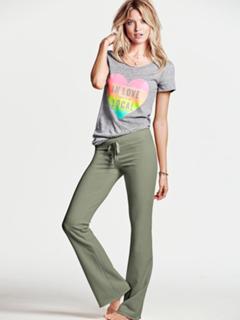 Martha Hunt feet photo thumbnail