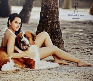 Sonakshi Sinha feet photo thumbnail