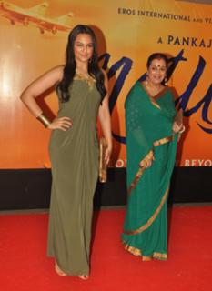 Sonakshi Sinha feet photo thumbnail