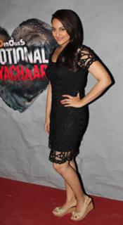 Sonakshi Sinha feet photo thumbnail