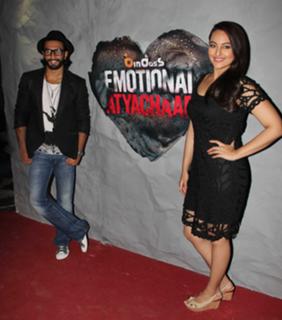 Sonakshi Sinha feet photo thumbnail
