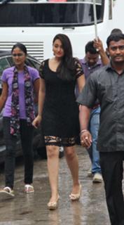 Sonakshi Sinha feet photo thumbnail