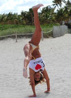 Jennifer Nicole Lee feet photo thumbnail