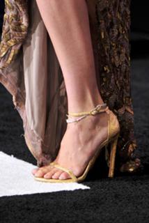 Shailene Woodley feet photo thumbnail