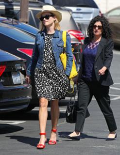 Reese Witherspoon feet photo thumbnail