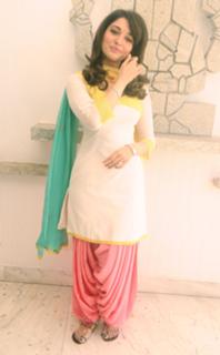 Tamannaah Bhatia feet photo thumbnail
