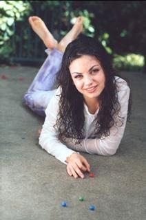 Mila Kunis feet photo thumbnail