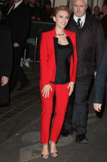 Scarlett Johansson feet photo thumbnail