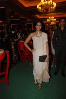 Sonam Kapoor feet photo thumbnail