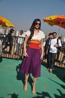 Sonam Kapoor feet photo thumbnail
