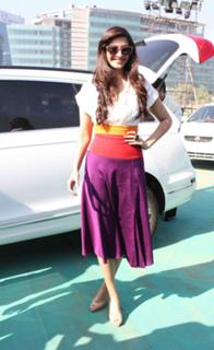 Sonam Kapoor feet photo thumbnail