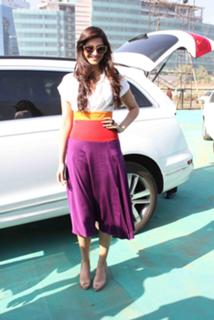 Sonam Kapoor feet photo thumbnail