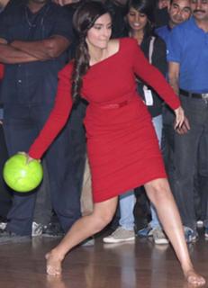 Sonam Kapoor feet photo thumbnail