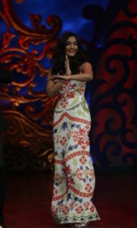 Sonam Kapoor feet photo thumbnail