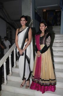 Sonam Kapoor feet photo thumbnail