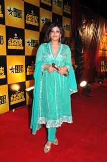 Raveena Tandon feet photo thumbnail