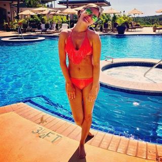 Justine Ezarik feet photo thumbnail