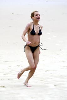 Brittany Murphy feet photo thumbnail