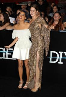 Shailene Woodley feet photo thumbnail