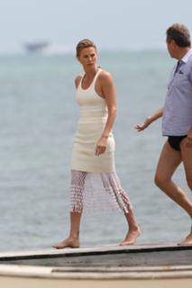 Charlize Theron feet photo thumbnail