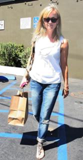 Reese Witherspoon feet photo thumbnail